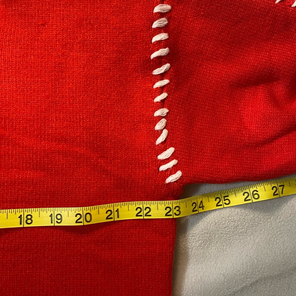 Boutique Main Strip Red Sweater White Bow Detail Small - Picture 5 of 7